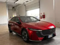 Usata Mazda 6e 189 kW (258 CV) 2025 Premium soul red crystal Berlina