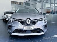Usata Renault Captur Techno 145 CV (106 kW) 2022 Grigio cassiopea + tetto nero etoilé SUV