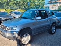 Usata Toyota RAV4 128 CV (94 kW) 1999 Argento SUV