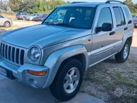 Usata Jeep Cherokee Sport 143 CV (105 kW) 2002 Grigio SUV