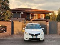 Usata Dacia Sandero Lauréate 75 CV (55 kW) 2008 Bianco Utilitaria