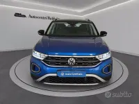 Usata VW T-Roc Life 110 CV (80 kW) 2023 Blu ravenna met /tetto nero SUV