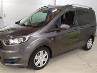 Usata Ford Tourneo Courier 75 CV (55 kW) 2017 Grigio Monovolume