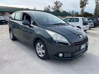 Usata Peugeot 5008 Premium 120 CV (88 kW) 2011 Grigio Monovolume