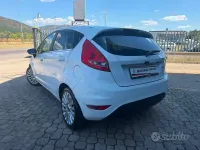 Usata Ford Fiesta Titanium 82 CV (60 kW) 2008 Bianco Utilitaria