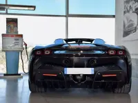 Usata Ferrari SF90 780 CV (573 kW) 2022 Nero Cabrio
