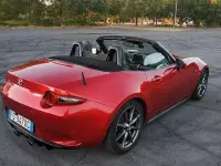 Usata Mazda MX5 160 CV (117 kW) 2016 Rosso Cabrio