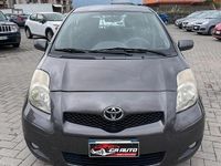 Usata Toyota Yaris Sol 69 CV (50 kW) 2011 Grigio Utilitaria