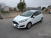 Usata Ford Fiesta 96 CV (70 kW) 2014 Bianco Utilitaria