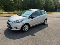 Usata Ford Fiesta 60 CV (44 kW) 2010 Grigio Utilitaria