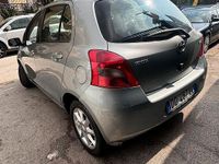 Usata Toyota Yaris Sol 69 CV (50 kW) 2006 Grigio Berlina