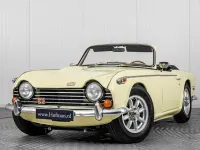 Usata Triumph TR 250 107 CV (78 kW) 1968 Giallo Cabrio