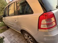 Usata Opel Zafira 94 CV (69 kW) 2008 Grigio Monovolume