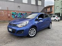 Usata Kia Rio 75 CV (55 kW) 2012 Blu Berlina