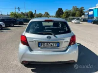 Usata Toyota Yaris Active 73 CV (53 kW) 2016 Grigio Utilitaria