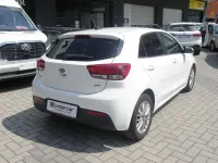 Usata Kia Rio 90 CV (66 kW) 2017 Bianco Berlina