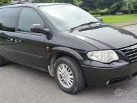 Usata Chrysler Voyager 143 CV (105 kW) 2006 Nero Monovolume