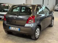 Usata Toyota Yaris Sol 69 CV (50 kW) 2009 Grigio Utilitaria