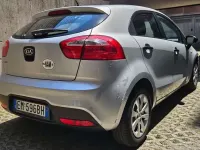 Usata Kia Rio EX 86 CV (63 kW) 2012 Grigio Berlina