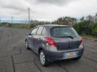 Usata Toyota Yaris 69 CV (50 kW) 2010 Grigio Utilitaria