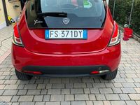 Usado Lancia Ypsilon 69 HP (50 kW) 2018 Vermelho Citadino