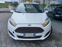 Usata Ford Fiesta 96 CV (70 kW) 2015 Bianco Utilitaria
