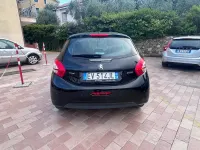 Usata Peugeot 208 Allure 68 CV (50 kW) 2014 Nero Utilitaria
