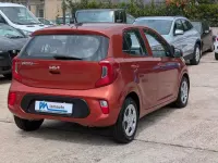 Usado Kia Picanto Urban 67 CV (49 kW) 2023 Naranja Utilitario