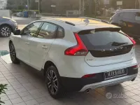 Usata Volvo V40 CC Business Edition 120 CV (88 kW) 2019 Bianco Station wagon