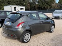 Usata Lancia Ypsilon Gold 69 CV (50 kW) 2017 Grigio Utilitaria