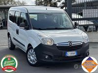 Usata Opel Combo Club 105 CV (77 kW) 2015 Bianco Monovolume