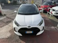 Usata Toyota Yaris Hybrid Lounge 92 CV (67 kW) 2021 Bianco Berlina