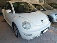 Usata VW New Beetle 101 CV (74 kW) 2006 Bianco Utilitaria