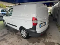 Usata Ford Tourneo Courier Titanium 75 CV (55 kW) 2017 Bianco Monovolume