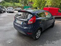 Usata Ford Fiesta Titanium 101 CV (74 kW) 2016 Blu Utilitaria
