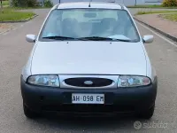 Usata Ford Fiesta Ghia 75 CV (55 kW) 1996 Grigio Utilitaria