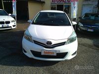 Usata Toyota Yaris Lounge 69 CV (50 kW) 2012 Bianco Berlina