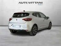 Usata Renault Clio V Techno 101 CV (74 kW) 2023 Grigio chiaro Berlina