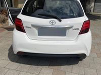 Usata Toyota Yaris Lounge 69 CV (50 kW) 2015 Bianco Utilitaria