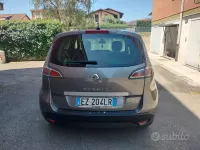 Usata Renault Scénic 110 CV (80 kW) 2015 Grigio Monovolume