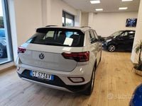 Usata VW T-Roc Life 110 CV (80 kW) 2024 Beige SUV