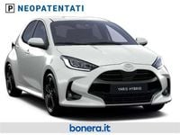 Nuova Toyota Yaris Hybrid Premium 131 CV (96 kW) 2026 Platinum pearl white Berlina
