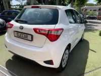 Usata Toyota Yaris Hybrid Business Edition 73 CV (53 kW) 2018 Bianco Berlina