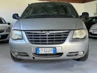 Usata Chrysler Voyager 150 CV (110 kW) 2006 Grigio Monovolume