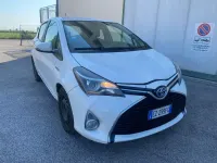 Usata Toyota Yaris Hybrid Style 74 CV (54 kW) 2015 Bianco Berlina