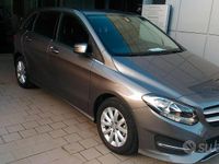 Usata Mercedes B180 Business 109 CV (80 kW) 2017 Grigio Utilitaria