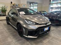 Usata Toyota Yaris 280 CV (205 kW) 2024 Grigio Utilitaria