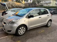 Usata Toyota Yaris 69 CV (50 kW) 2010 Grigio Utilitaria