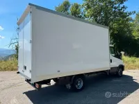 Usata Iveco Daily 136 CV (100 kW) 2022 Bianco Cabrio
