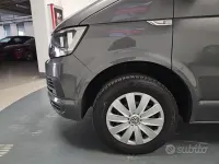 Usata VW Caravelle 150 CV (110 kW) 2017 Grigio Furgone